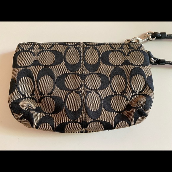 Small black coach clutch - Picture 2 of 5